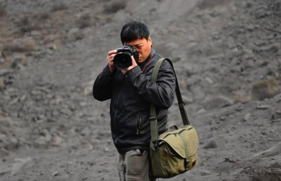 中國環境攝影師盧廣（圖）11月初在新疆喀什失聯，盧廣妻子徐小莉12日在推特發文表示，已接獲通知證實盧廣遭當地警方逮捕。（取自徐小莉推特）
