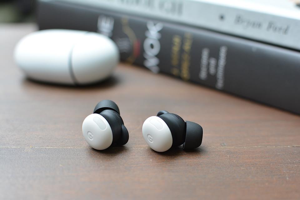 <p>The outside of the earbuds still hold touch controls.</p>
