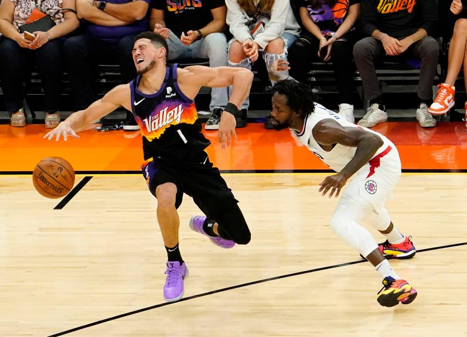 Clippers guard Patrick Beverley hits the face of Phoenix Suns guard Devin Booker (1).