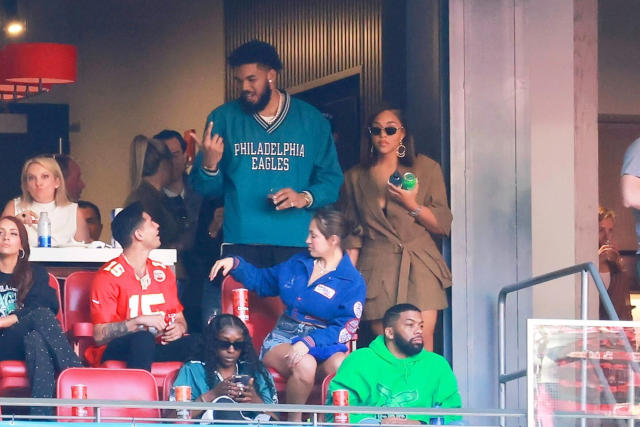 See the celebrities at Super Bowl, including Jay-Z, Paul McCartney