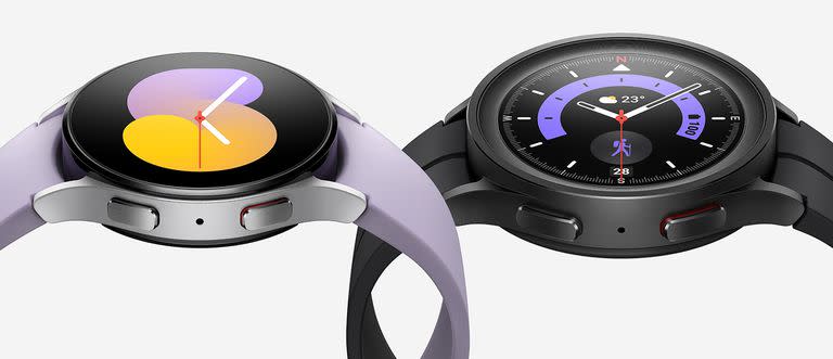 Un Galaxy Watch5 en sus dos versiones: la convencional y la Pro, que hora ofrece caja de titanio y cristal de zafiro