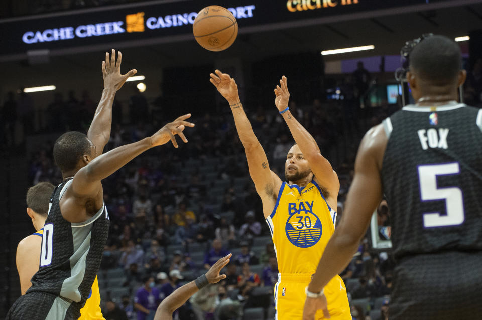 Golden State Warriors guard Stephen Curry (30) shoots against the Sacramento Kings during the first quarter of an NBA basketball game in Sacramento, Calif., Sunday, Oct. 24, 2021. (AP Photo/Randall Benton)