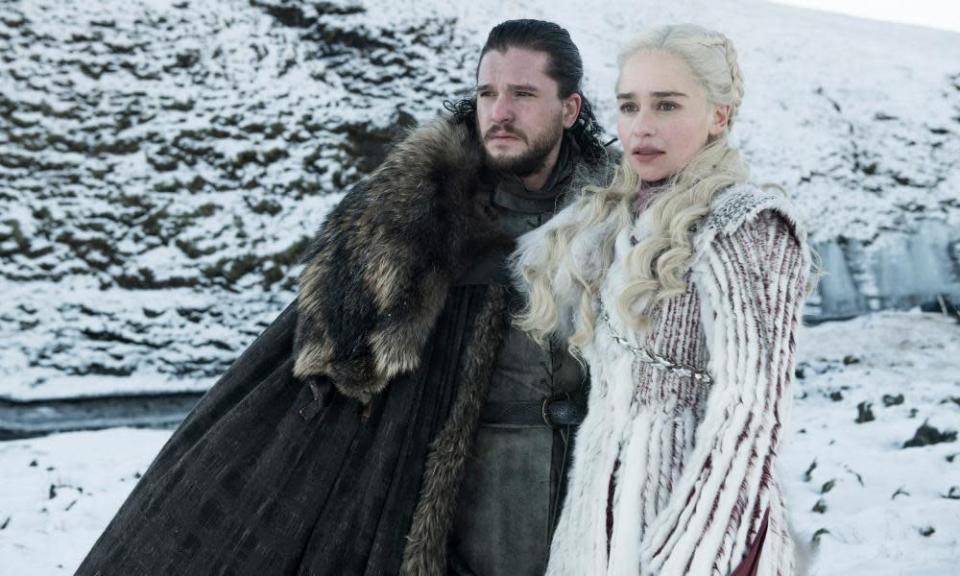 Juste un coup de presse ?  Ou Patrick ment-il encore... Kit Harington dans le rôle de Jon Snow et Emilia Clarke dans celui de Daenerys Targaryen dans Game of Thrones.