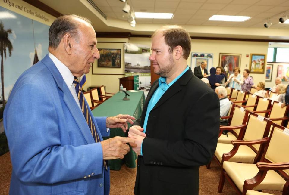 Tomas García Fusté (l) converses with El Nuevo Herald journalist Daniel Shoer Roth at the Casa Bacardí, in July 2013. Fusté was a mentor to many who work in Miami’s media. Hector Gabino El Nuevo Herald Hector Gabino/El Nuevo Herald