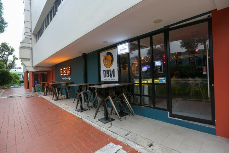 bbw burger beer waffle - storefront