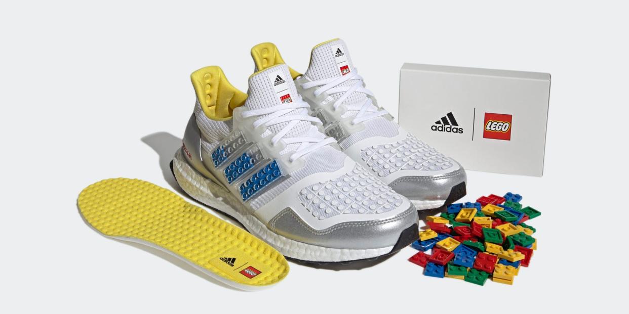 adidas_Ultraboost_DNA_x_LEGO(r)_Plates_Shoes_White_FY7690_011_hover_standard