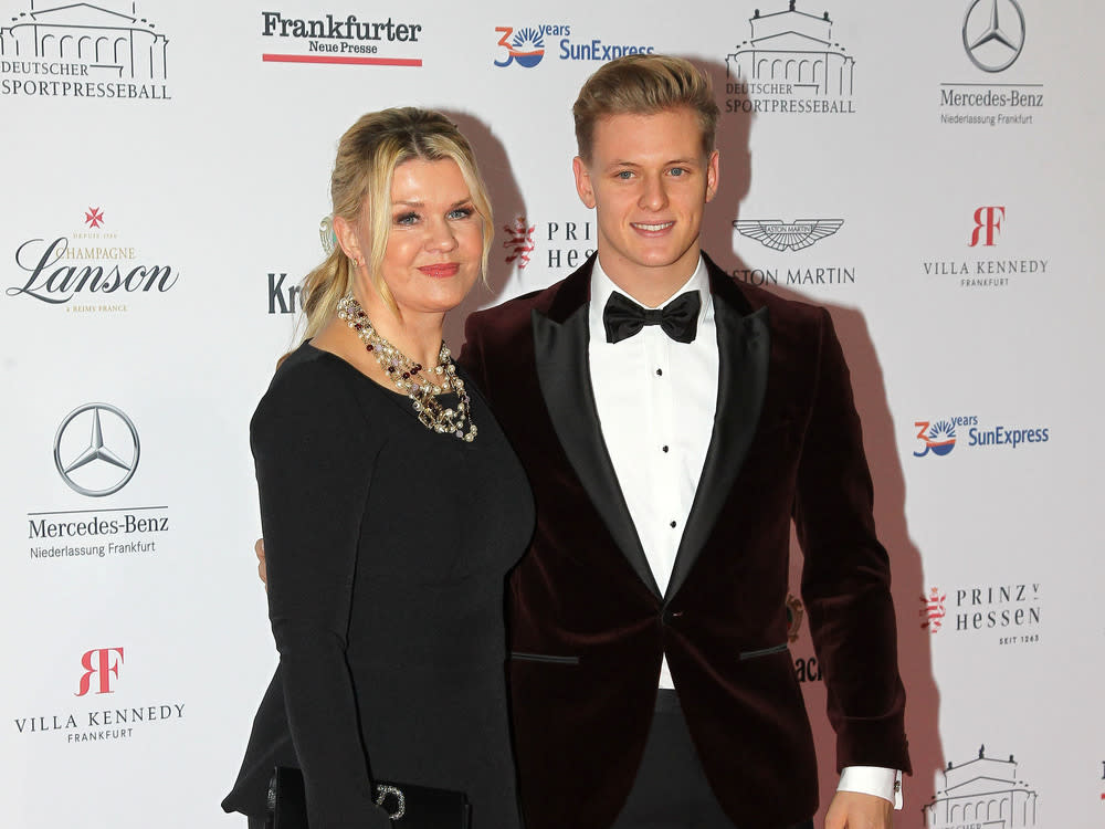 Mick Schumacher und seine Mutter Corinna auf dem Sportpresseball in Frankfurt (Bild: imago images/Apress)