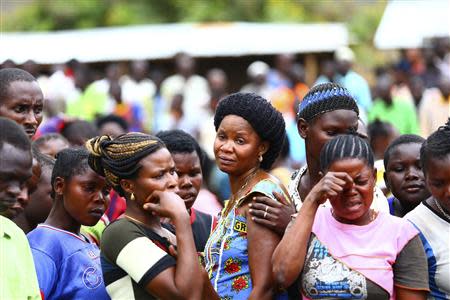 Relatives and friends wait during the second day of rescue operations after a boat carrying mostly Congolese refugees capsized in Lake Albert along the Uganda-Democratic Republic of Congo border, March 23, 2014. REUTERS/Edward Echwalu