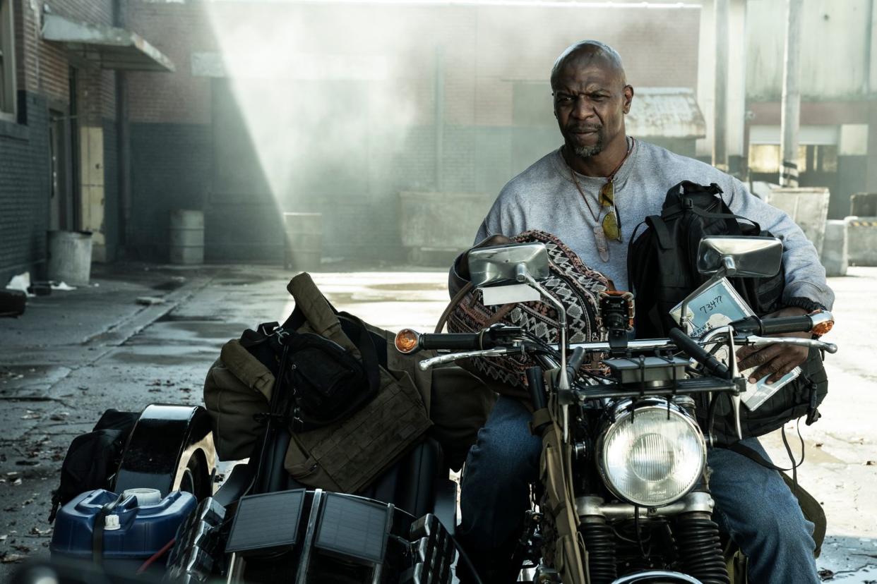 Joe (Terry Crews) will der Einsamkeit entfliehen: 700 Meilen durch Zombieland sind allerdings keine Spazierfahrt. (Bild: 2022 AMC Film Holdings LLC / Curtis Bonds Baker)