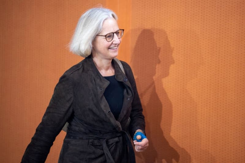 Christiane Hoffmann, deputy government spokeswoman, arrives for the weekly meeting of the federal cabinet at the Chancellor's Office. Michael Kappeler/dpa