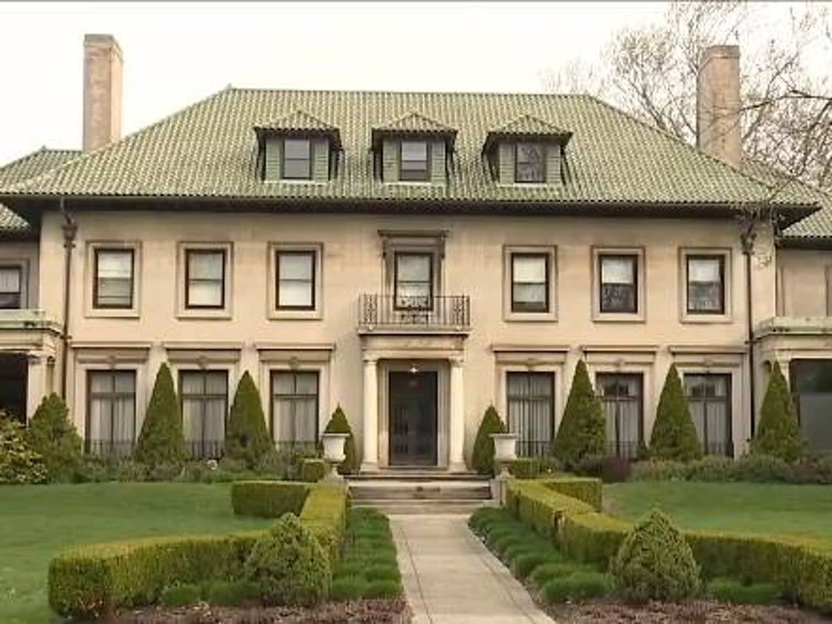 Detroit mansion where body of Dr Devon found in crawl space (WXYZ)