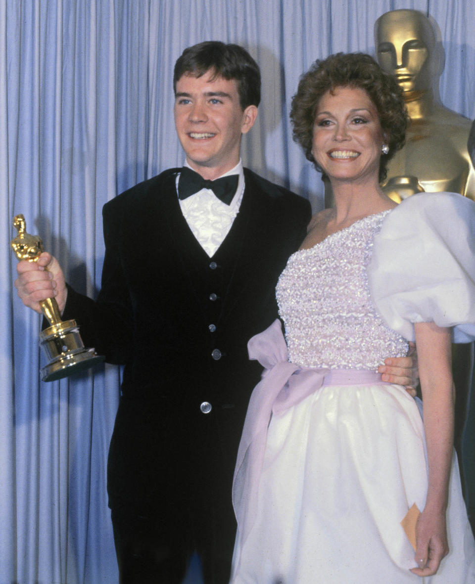 Portrait of Mary Tyler Moore and Timothy Hutton (Bettmann / Everett Collection)