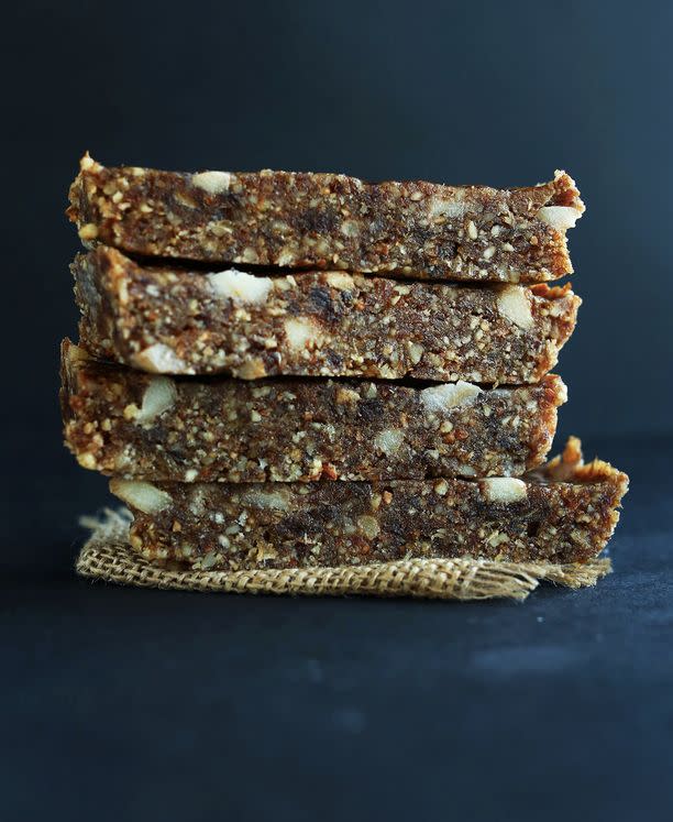 <strong>Get the <a href="http://minimalistbaker.com/apple-pie-date-bars-free-detox-guide-ebook/" target="_blank">Apple Pie Date Bars recipe</a> from Minimalist Baker</strong>