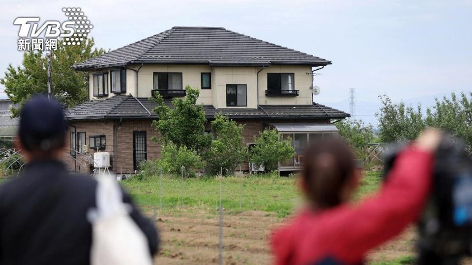 青木政憲殺人後逃回家中，與警方對峙。（圖／達志影像美聯社）