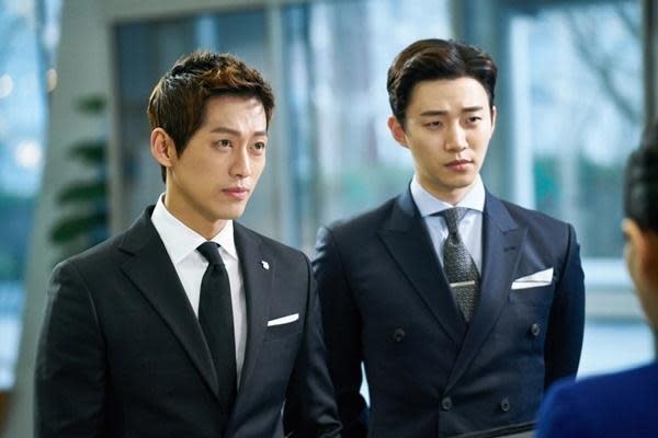 南宮珉（左）與俊昊主演《金科長》播出後收視翻倍成長。（翻攝自KBS）