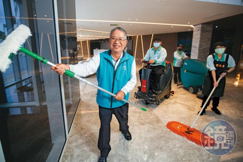 黃昭贊從清潔工白手起家，一路擴大版圖，現有3,000多員工，承攬業務多元。