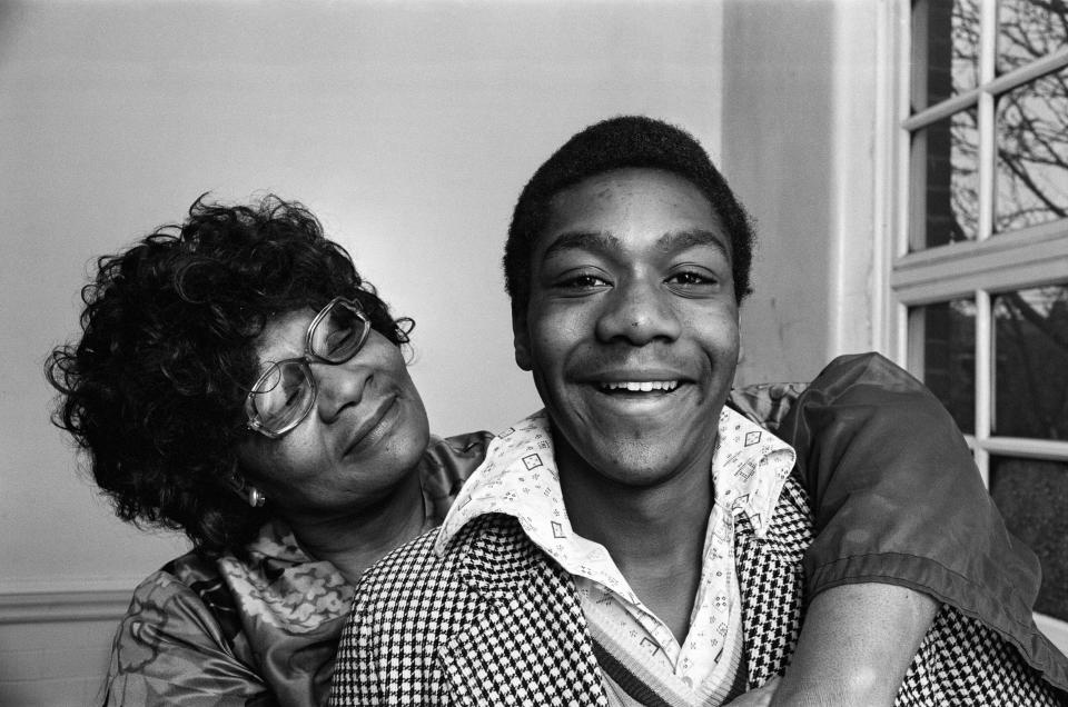 New Faces winner Lenny Henry with his mother, 13th January 1975. (Photo by Staff/Mirrorpix/Getty Images)