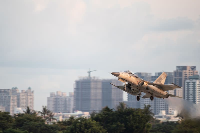 ▲空軍第一聯隊14日清晨配合漢光36號演習，IDF經國號戰機執行聯合防空作戰任務。（圖／軍聞社提供）