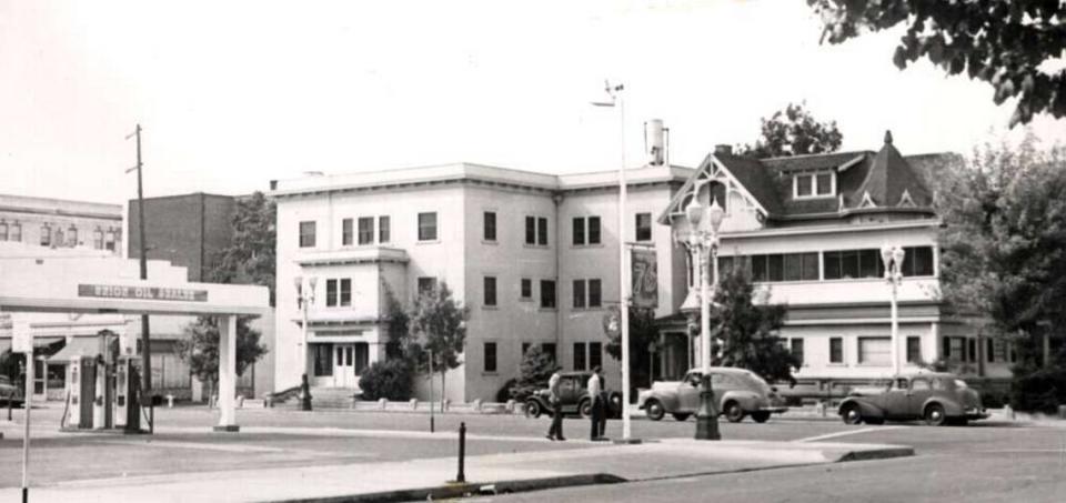 The former Robertson Hospital in downtown Modesto served patients from about 1918 until the 1950s. The main entrance, 1115 J St., is on the left, with doctors offices in the adjacent former Evans house on the right. Both have long since been replaced by other businesses.