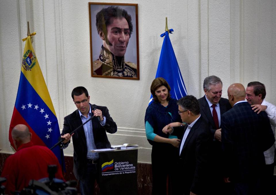 Venezuela's Vice President Jorge Arreaza, center, accompanied of Ecuador's Foreign Minister Ricardo Patino, right, Brazil's Foreign Minister Luiz Alberto Figueiredo, third right, Venezuela's Foreign Minister Elias Jaua, fourth right, and Colombia's Foreign Minister Maria Angela Holguin, fifth right, prepares to speak to the media after a closed door meeting between the government and opposition representatives in Caracas, Venezuela, Tuesday, April. 15, 2014. Venezuela's opposition resumed negotiations with the government Tuesday amid rising doubts that the talks will produce a long-sought political opening. (AP Photo/Ramon Espinosa)
