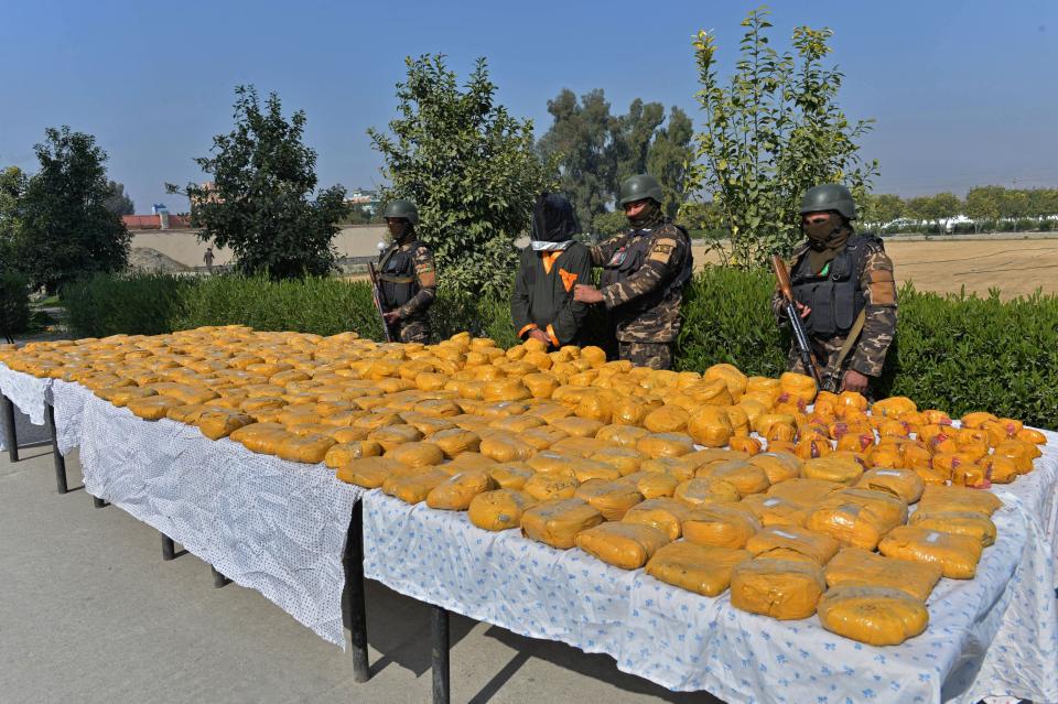 <p>Sin embargo, los esfuerzos por parte de los anteriores gobiernos afganos para luchar contra el narcotráfico y los problemas de adicción, violencia y narcotráfico derivados de él fueron en vano. (Foto: Noorullah Shirzada / AFP / Getty Images).</p> 