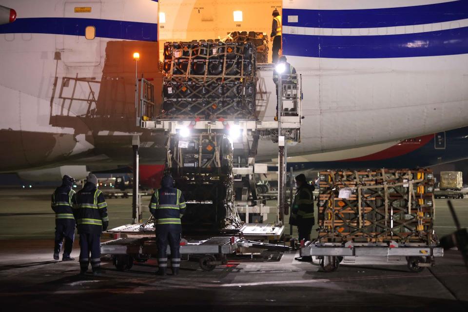 Ground crew unloads U.S. military weapons and other hardware in Kyiv in January 2022, shortly before Russia invaded Ukraine. <a href="https://media.gettyimages.com/id/1237975325/photo/u-s-delivers-military-hardware-to-ukraine.jpg?s=1024x1024&w=gi&k=20&c=8kvpJKorN1HZChBZHl3lGuwuXj5tscsw2MyI3qa40Gs=" rel="nofollow noopener" target="_blank" data-ylk="slk:Sean Gallup/Getty Images;elm:context_link;itc:0;sec:content-canvas" class="link ">Sean Gallup/Getty Images</a>