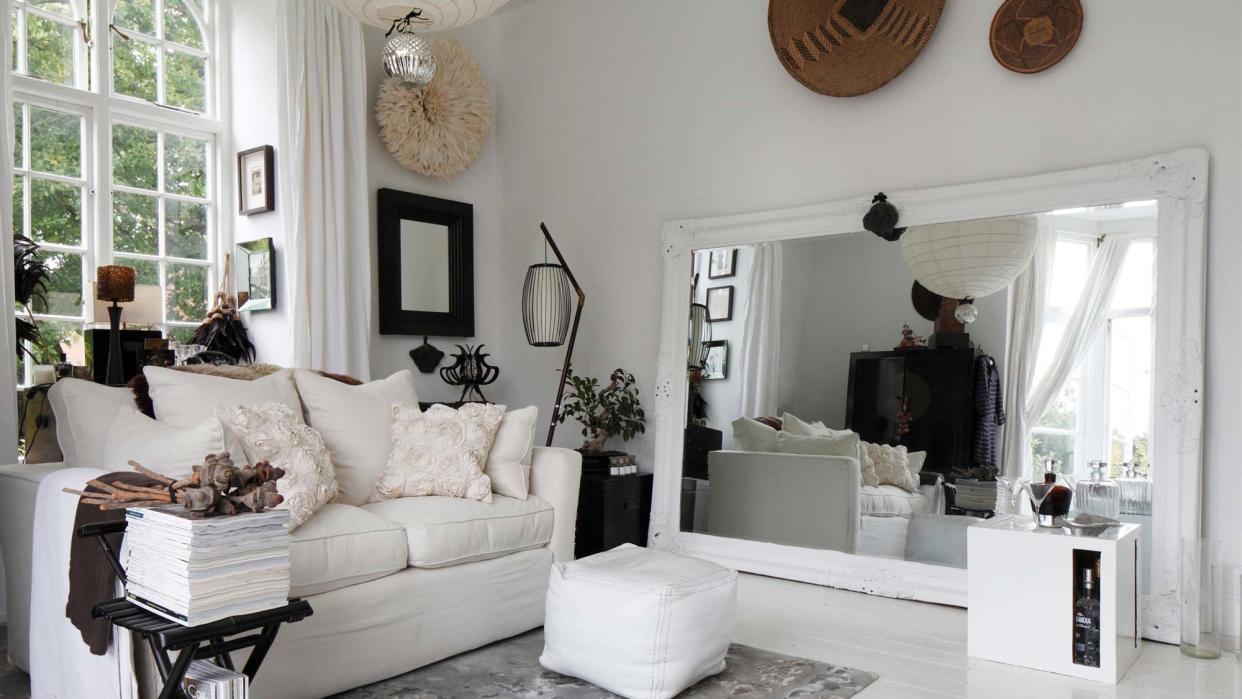 huge-mirror-living-room