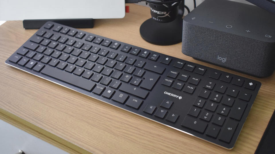 Cherry KW X ULP wireless keyboard review photographs