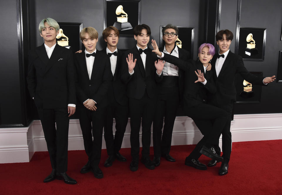 El grupo BTS llega a la ceremonia de los premios Grammy el domingo 10 de febrero del 2019 en Los Angeles. (Foto por Jordan Strauss/Invision/AP)