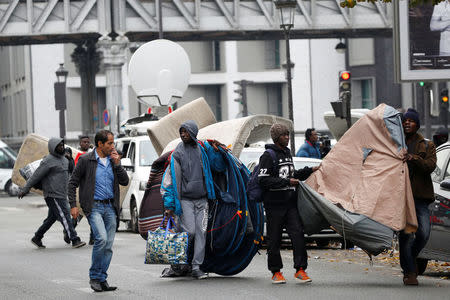 Migrants move tents from a makeshift camp in a street near Stalingrad metro station in Paris, France, October 28, 2016. REUTERS/Charles Platiau