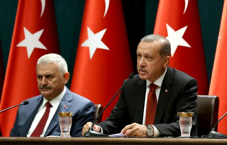 Turkish President Recep Tayyip Erdogan (R) and Prime Minister Binali Yildirim in Ankara on July 22, 2016