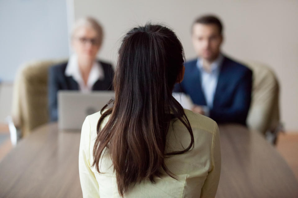 Drei Fehler solltet ihr bei Vorstellungsgesprächen nicht begehen. - Copyright: fizkes via Getty Images