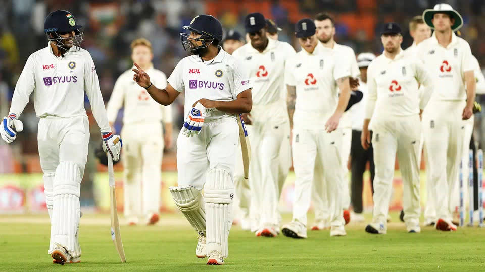 Pictured here, players from India and England leave the field at the end of the third Test.