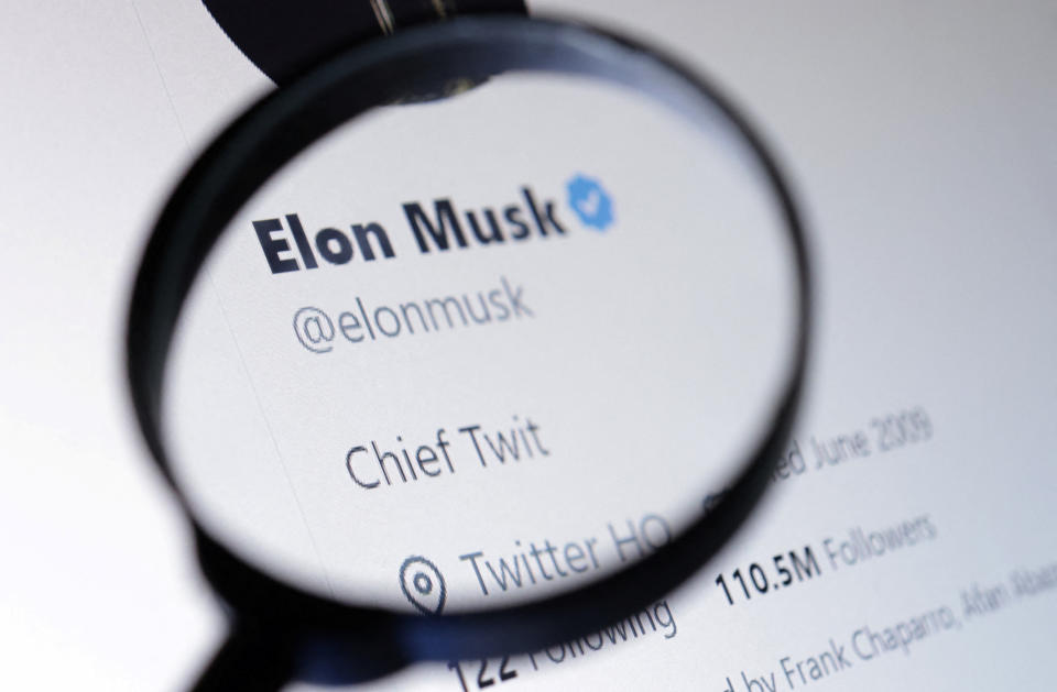 Periodistas y actores con cuentas verificadas han estado troleando a Elon Musk este fin de semana. (Foto: REUTERS/Dado Ruvic/Illustration)