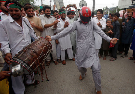 Opponents of Pakistan's Prime Minister Nawaz Sharif react after the Supreme Court's decision to disqualify Sharif, in Peshawar, Pakistan July 28, 2017. REUTERS/Fayaz Aziz