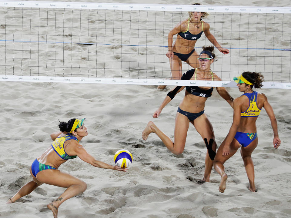 Pünktlich zu den Olympischen Sommerspielen 2012 veröffentlichte "NBC New York" folgende Headline: "Olympisches Beach-Volleyball: Tolle Körper, Bikinis und mehr". Offenbar stand der sportliche Gedanke eher im Hintergrund. (Bild-Copyright: David Goldman/AP Photo)