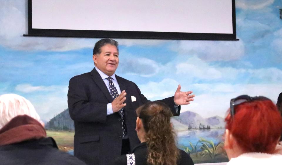 Lorenzo Alba Jr., executive director of Casa de Peregrinos emergency food pantry in Las Cruces, presents details Jan. 11, 2024, at San Martin de Porres Catholic Church about a proposed food pantry that will be built in Sunland Park.