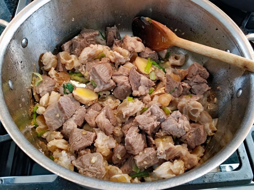 Braised beef stew with tendon and daikon was a favorite dish of Mabel’s dad, Fung (Tony) Wong. He ordered it whenever they dined out but never made it. Because the beef tendon takes so long to become tender, the cooking process takes about 6 hours.