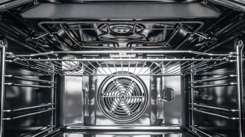 oven showing rack in broiling position
