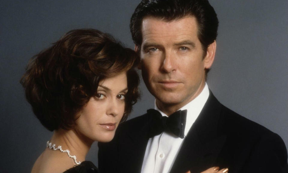 Pierce Brosnan & Teri Hatcher – ‘Tomorrow Never Dies’ (1998)