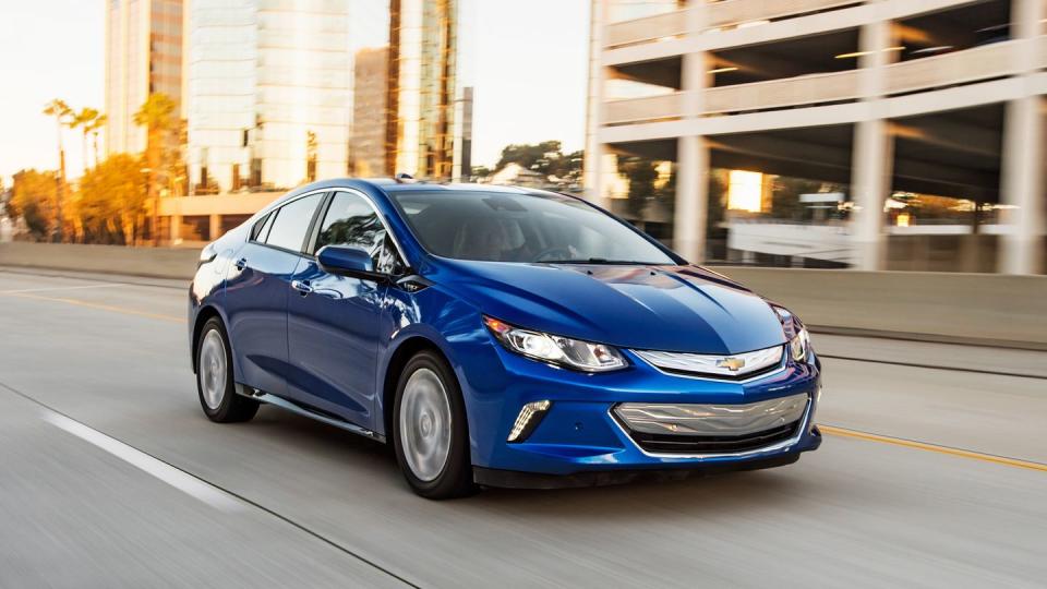 2017 chevrolet volt premier driving