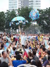 Workers' Party supporters get creative with their props for the rally. (Yahoo! photo/ Aeron Chew)