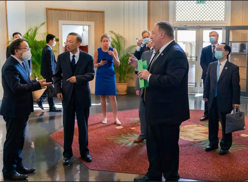 美國國務卿蓬佩奧（前排右起）日前才與中國中央政委楊潔篪在夏威痍密會6小時，卻沒有具體結果。   圖：翻攝自美國國務院flickr