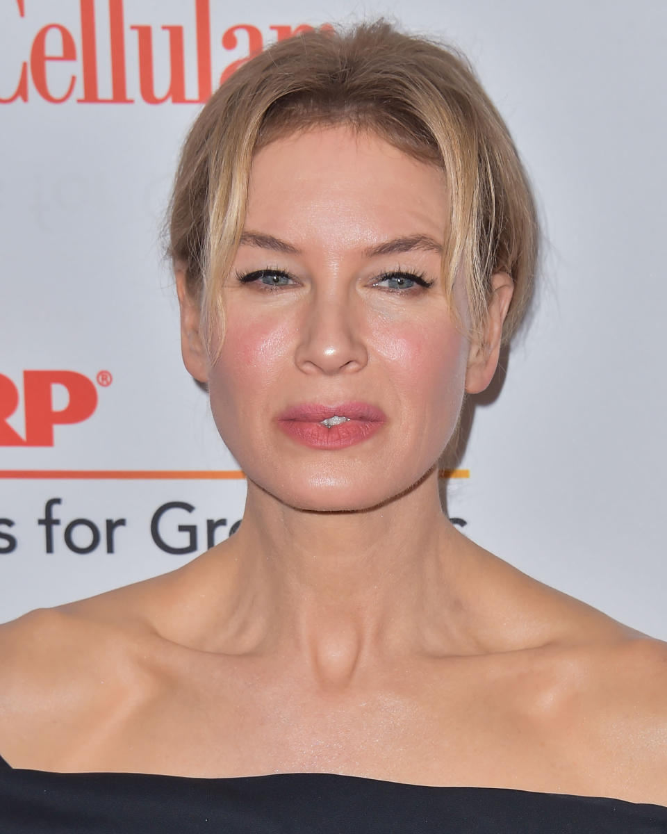 BEVERLY HILLS, LOS ANGELES, CALIFORNIA, USA - JANUARY 11: Renee Zellweger arrives at AARP The Magazine's 19th Annual Movies For Grownups Awards held at The Beverly Wilshire Four Seasons Hotel on January 11, 2020 in Beverly Hills, Los Angeles, California, United States. (Photo by Image Press Agency/Sipa USA)