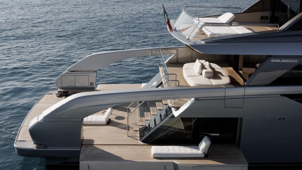 Superyacht Sanlorenzo SX100 beach club