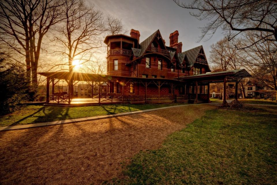Photo credit: Image courtesy of The Mark Twain House & Museum, Hartford, CT. Photo by Frank Grace.