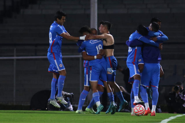 Cruz Azul y América se enfrentan en la Copa Sky