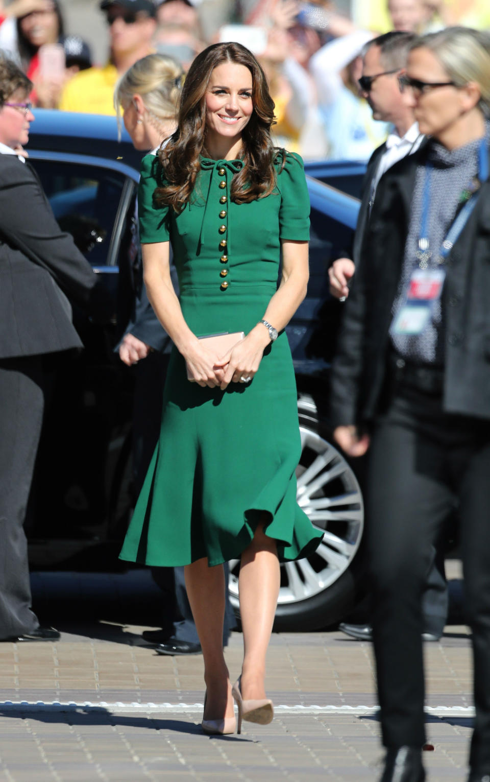 <p>El <em>royal tour</em> de los duques de Cambridge por Canadá nos regaló este vestido verde de Dolce & Gabbana. Parece que las firmas italianas también le favorecen. (Foto: Gtres). </p>