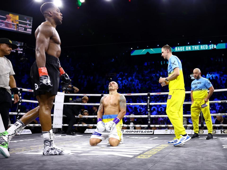 Oleksandr Usyk (centre) celebrates his second straight win against Anthony Joshua (Getty Images)