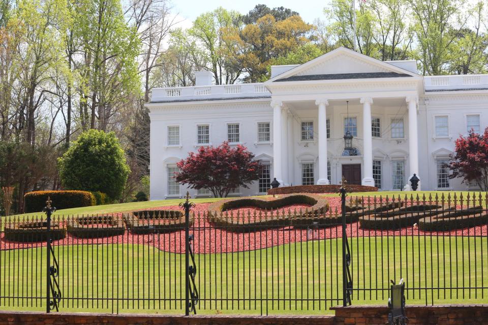 Here is another photo of the Atlanta White House.